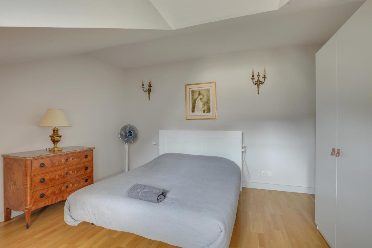 Le Richelieu Apartment แวร์ซาย ภายนอก รูปภาพ